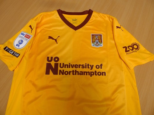CAMISA NORTHAMPTON TOWN | 20 | HARVEY LINTOTT | EDICIÓN PARTIDO 2024/2025 | Talla L - Imagen 5 de 7