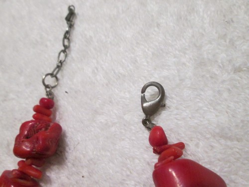 VINTAGE CHUNKY TURQUOISE HOWLITE BEAD RED CORAL PENDANT NECKLACE - Picture 11 of 11