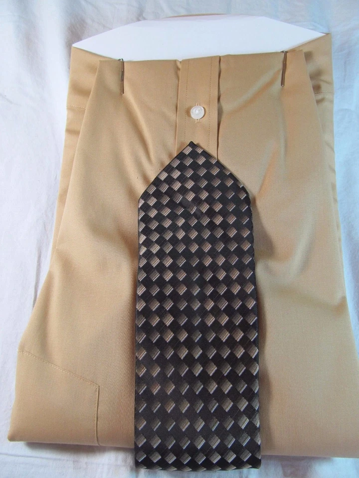 CAMISA DE VESTIR Y CORBATA STAFFORD EASY CARE WIDECLOTH NUEVA CON ETIQUETAS, VARIAS TALLAS, DORADA Foto 3 de 4