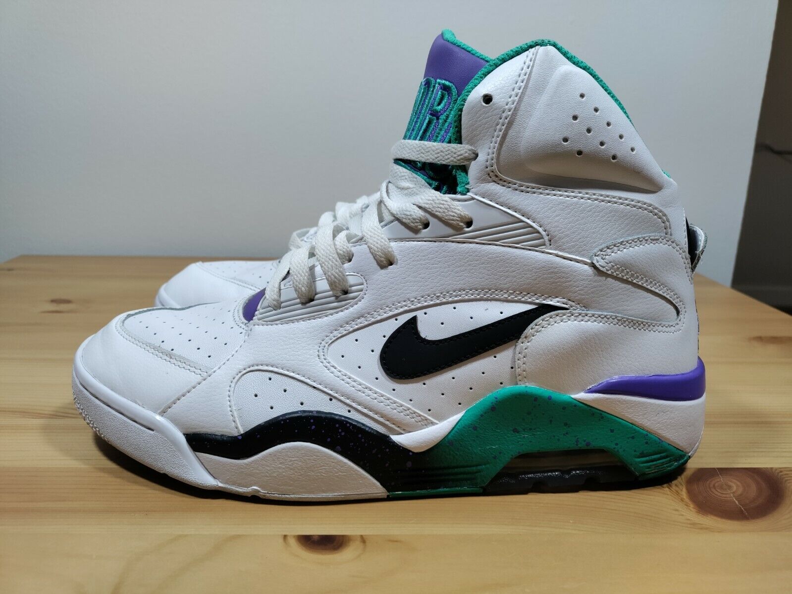 SIZE 9 - AIR FORCE 180 RARE DAVID ROBINSON NIKE 537330-102