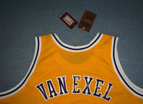 Mitchell & Ness Angeles Lakers 1996 Nick Van Exel GOLD NBA LOGO SWINGMAN Jersey - Picture 4 of 17