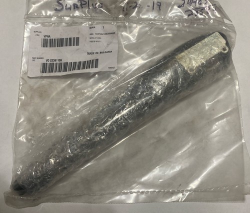 GENUINE MACK TRUCK TEMPERATURE SENSOR 22391159 REPLACES 21546751 - Picture 1 of 4