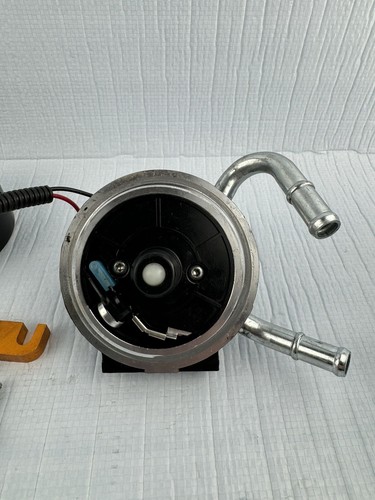 Fuel Filter Head Assembly Fit for 04-2013 Chevrolet Silverado 2500+HD / 3500+HD - Picture 6 of 8