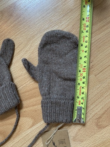 The Simple Folk Essential Gloves 100% Alpaca in Color Fawn 6-8 Years - Picture 5 of 7