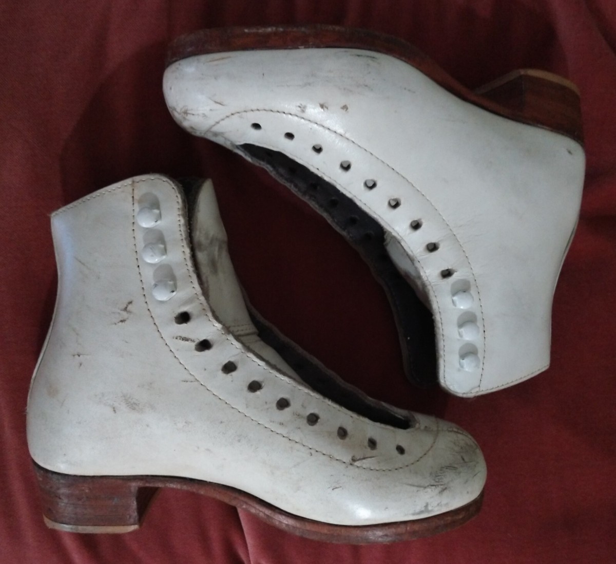 Ice Figure Skates RIEDELL 55 Gold Star boots only Girls Size M