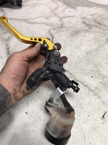 01 Honda CBR 900 929 CBR929 RR Front Brake Master Cylinder Clutch Levers Perch - Picture 17 of 24