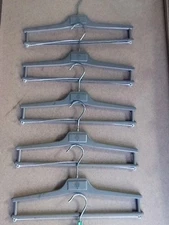 6 HANGER  ALL TOP BEVERLY HILLS BRAND  AUTHENTIC Let Us Know What You Like