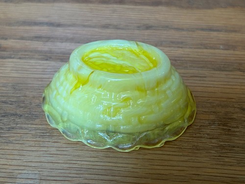 Boyd Slag Glass Chicken Hen Chick Salt on The NEST Glows UV Harvest Gold #168 - Picture 5 of 8