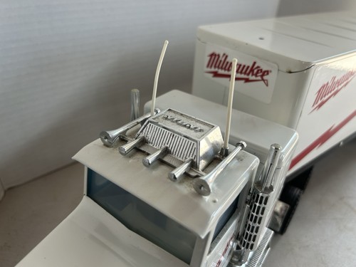 Rare NYLINT Milwaukee Tool Truck 18 Wheeler Silver Knight Metal 25" Toy NICE - Picture 4 of 8