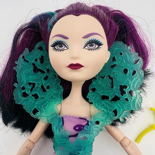 Muñeca Ever After High Way Too Wonderland Raven Queen - Imagen 2 de 9