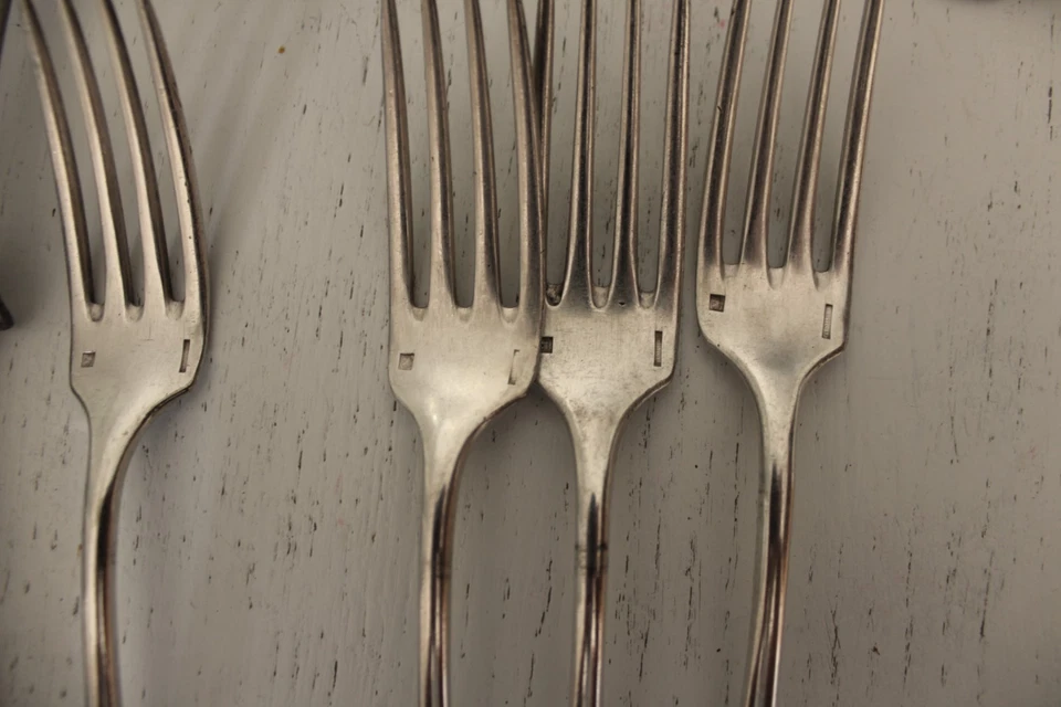 lot de couverts anciens couteaux fourchettes - Photo 4/4