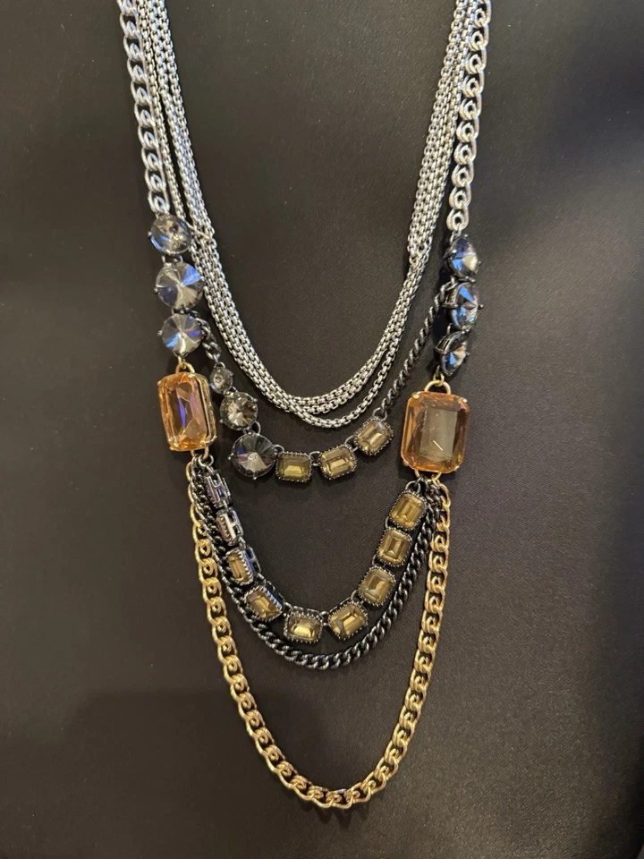 Collar llamativo de acero inoxidable con cadena en capas de piedra de melocotón marca FOSSIL $198