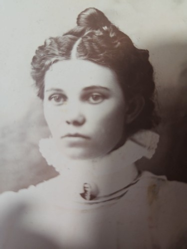 Cabinet Card Victorian Lady Wearing Mourning Pin, Fashion,eyes 1880's 4 X 6. #76 - Picture 2 of 4