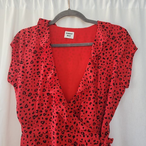 Sunday Best Aritzia Savoy Wickelkleid rot Blumenmuster Rüschen Gr. 0 Tomatogirl - Bild 3 von 11