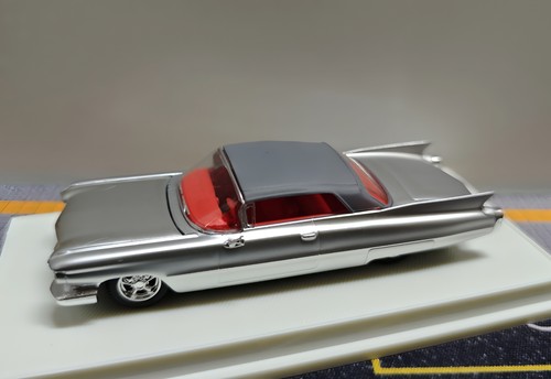 Cadillac DeVille 1960 modelo de coche fundido a presión escala 1:64 - aleación de plata clásica - Imagen 1 de 5