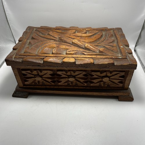 Caja de madera con bisagras tallada a mano - Imagen 1 de 23