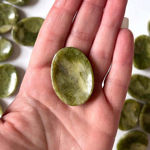 Vesuvianite Worry Stone | Idorase | Heart Healing | Inner Peace | True Purpose | - Picture 5 of 9
