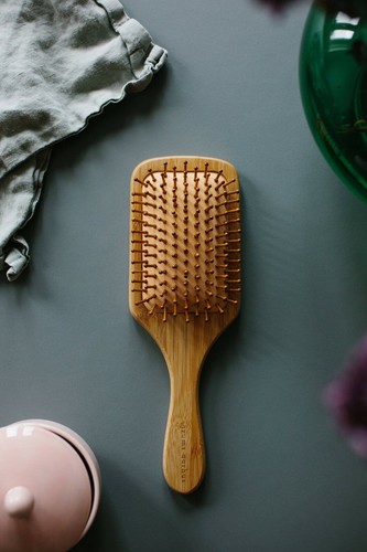 Large Natural Bamboo Hairbrush - 100% Vegan - Picture 3 of 5