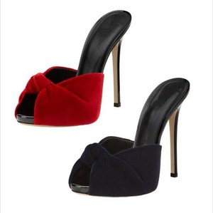 slipper pumps
