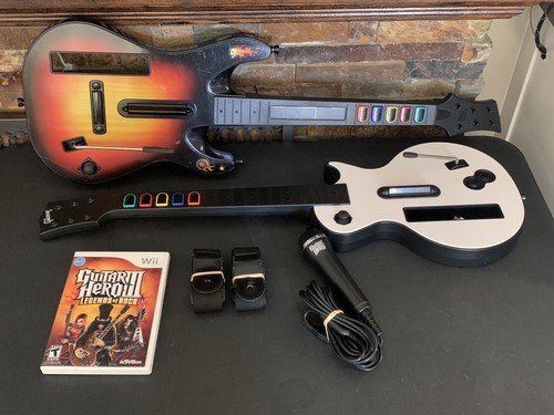 LOT DE 2 - Guitares Wii Guitar Hero Gibson Les Paul avec sangles pack micro et jeu - Photo 1 sur 6