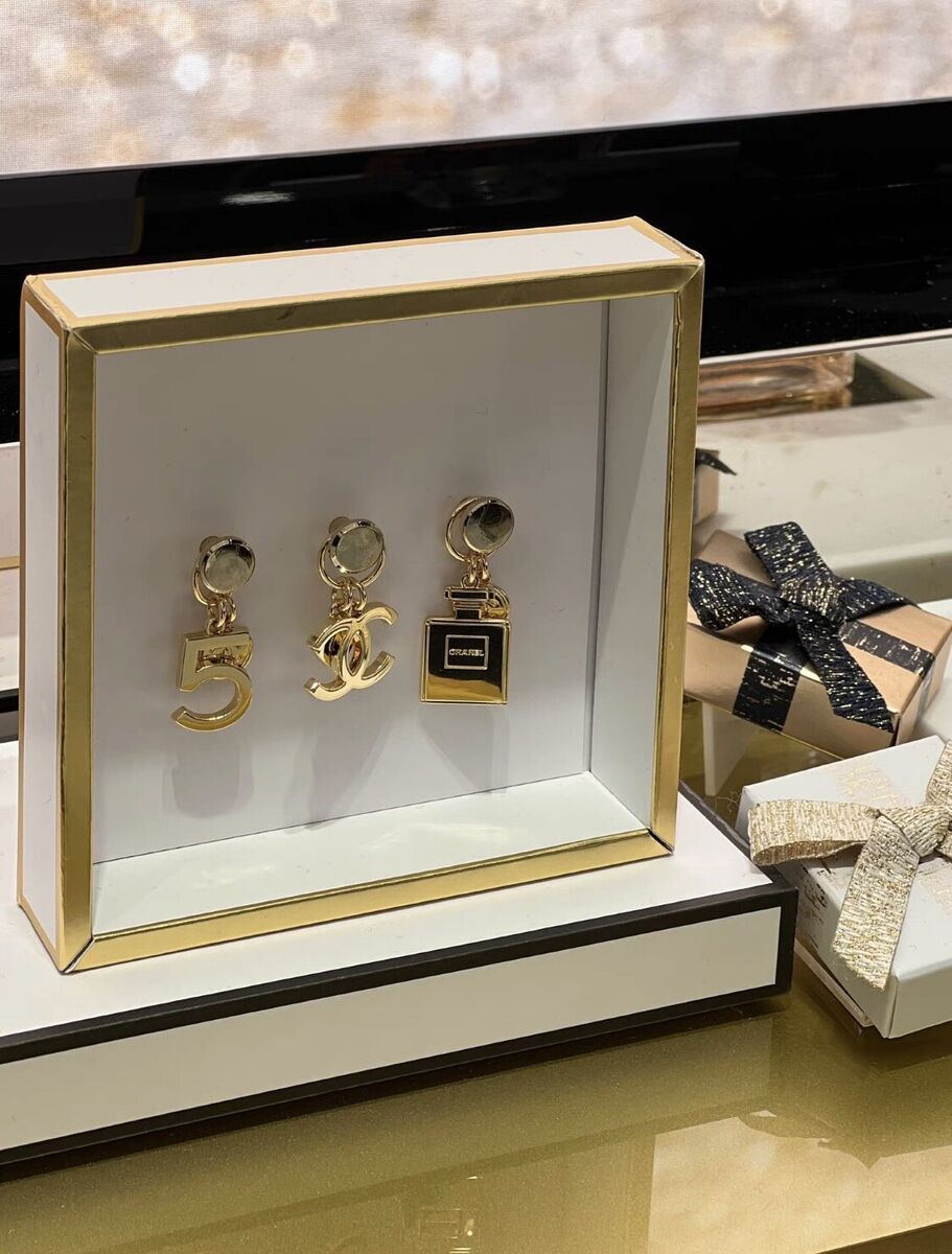Set of 3 CHANEL Beauty VIP Gift 2023 Holiday Gold Charm Set of 3 CHANEL Beauty VIP Gift 2023 Holiday Gold Charm