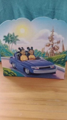 Zwei Chevron Autopia Autos - Dusty & Suzie - 2000 Spielzeug Neu im Karton - Bild 2 von 4