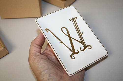 MUD PIE Gold Initiale Tablett Buchstabe "A", "C", "W" Schmuck Schmuck Seifenhalter Neu im Karton - Bild 4 von 11