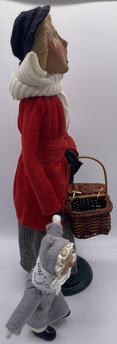 Byers Choice LTD CAROLER ~ 1994 WOMAN WITH CHILD AND BASKET (Signed) - Picture 9 of 11
