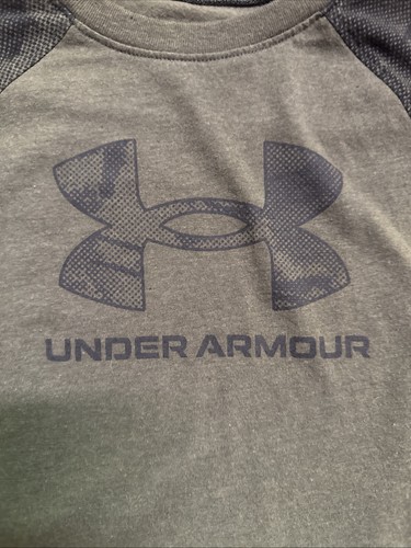 Boy's Under Armour Long Sleeve Shirts Size Small Lot of Three - Picture 2 of 11