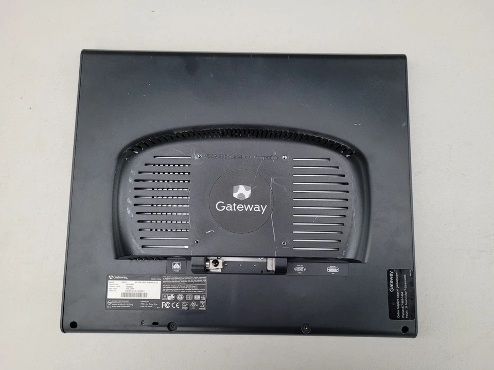 Gateway FPD1965 19" LCD Monitor VGA DVI-D Tiltable 1280x1024 7005534 900G Cable - Image 2 of 4
