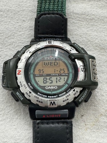 Vintage Casio Pathfinder PAT-401 Altimeter Barometer Compass Digital Watch