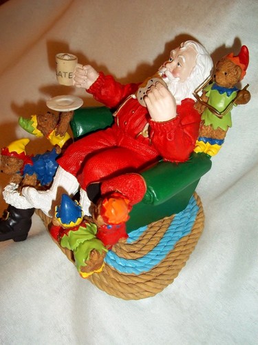 Hand Painted 2 lbs Resin Christmas SANTA CLAUS & BEARS ELVES Stocking Hanger  - Picture 5 of 12