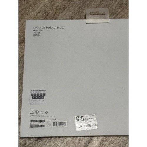Microsoft Surface Pro Type Cover, a keyboard accessory for the Surface Pro line. - Afbeelding 8 van 12