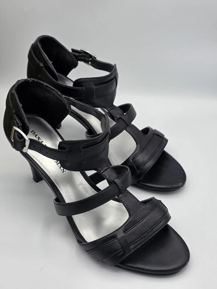 Sandalias de tacón Dana Buchman para mujer Laila talla 9 de tela negra con puntera abierta y tiras Foto 2 de 4