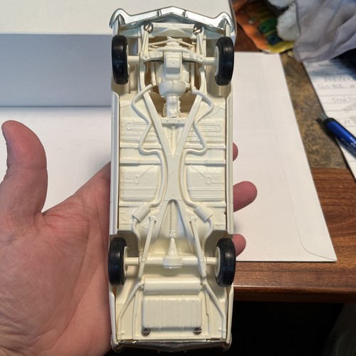 1965 Buick Riviera Plastic Promo Model 1/25 Scale White - Picture 10 of 11