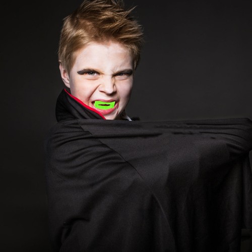  50 Stück Kunststoff Halloween Spielzeug Kinder Vampir Reißzähne Zahn Dekoration - Bild 10 von 12