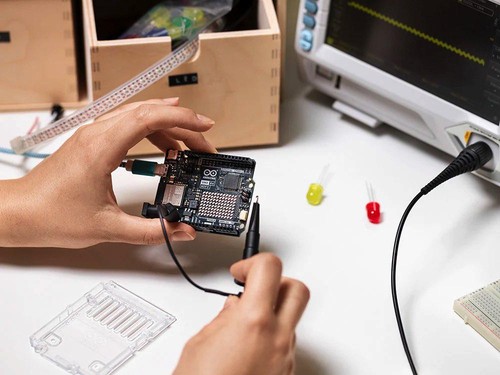 Arduino UNO R4 WiFi, RA4M1 + ESP32 Entwicklungsboard - Bild 6 von 9