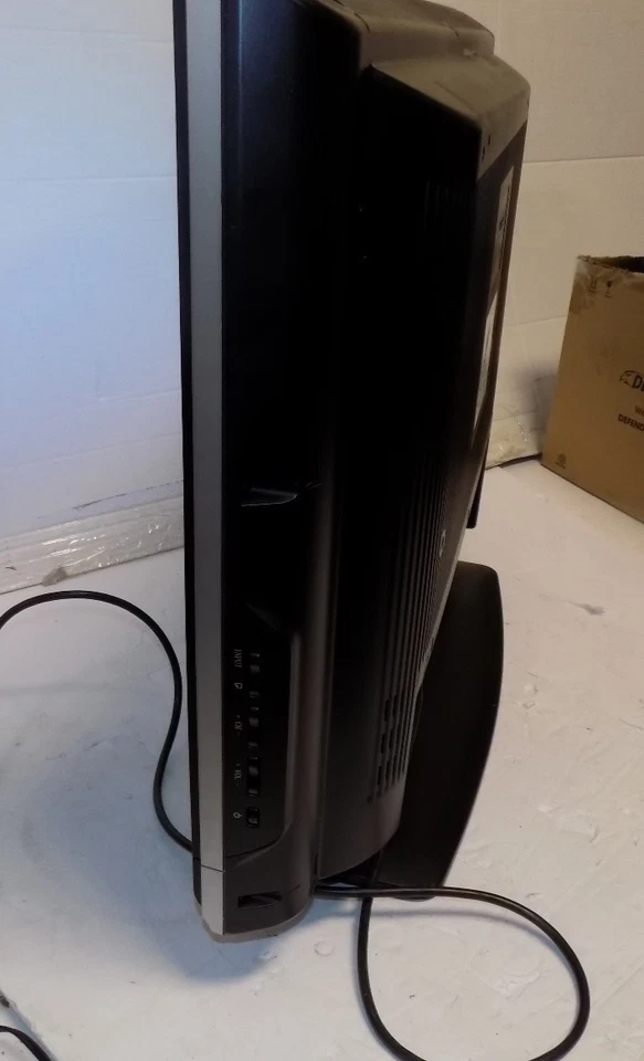 Proscan 26LB30QD 26" Black 720p LCD HDTV With Built-In DVD Player with Remote - Image 3 of 4