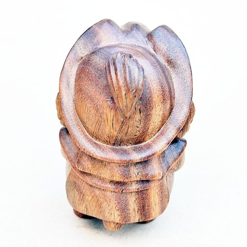 YZ288 - 5.5 CM Tall Green Sandalwood Carved Figurine Netsuke:  Monkey with Hat - Picture 4 of 9