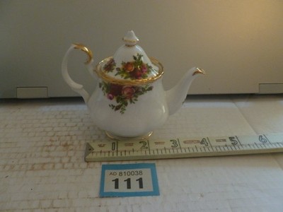 Royal Albert Old Country Roses kleine Teekanne Bone China England Vintage Geschenk