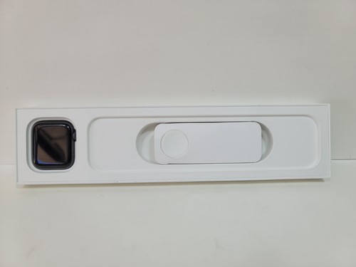 Apple Watch SE 44mm Space Gray Aluminum Case w Black Band And Orange Band - Photo 2 sur 12