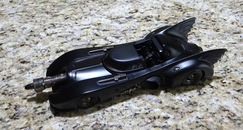 Hot Wheels 1989 Batmobile 1:18 Scale Tim Burton Michael Keaton Batman Pre-Owned - Picture 2 of 3