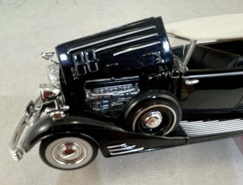 SIGNATURE - 1933 Cadillac Fleetwood - 1:32 SCALE - DIECAST MODEL - Picture 12 of 24