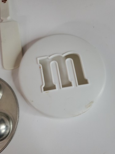 Easy-Bake Oven M&M’s Cake Bake Set - Red Spatula and Blue Teaspoon - Replacement - Picture 5 of 7