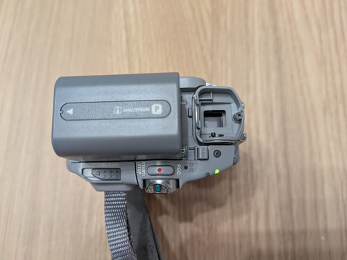 Sony Handycam DCR-HC18E Handheld MiniDV Camcorder Silver With Charger - Tested - Picture 11 of 14