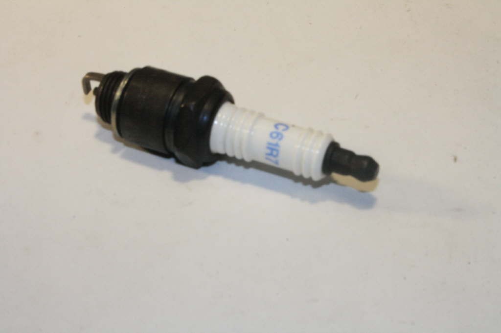Spark Plugs ATLAS C61R7   14-pieces in bulk box   Partial Box   like AUTOLITE 85