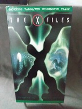 The X-Files - Darkness Falls/The Erlenmeyer Flask (VHS, 1996)