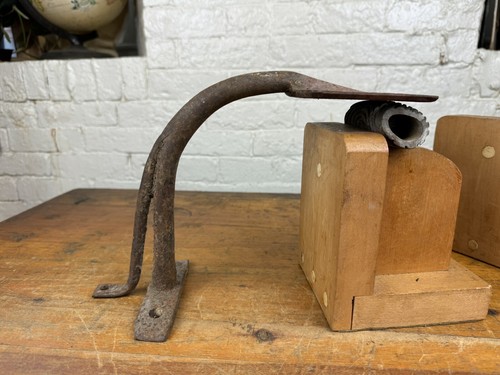 C.1880 Iron Wagon Step, Flat "T" Mount, RePurpose, Floating Shelf? Plants? - Picture 10 of 10