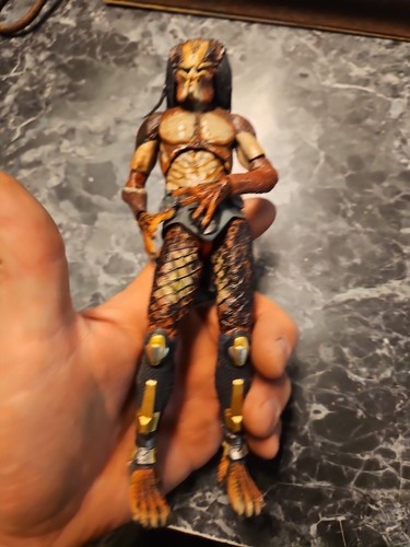 The Predator Lab Escape Fugitive Predator 7 inch Action Figure - Picture 5 of 5