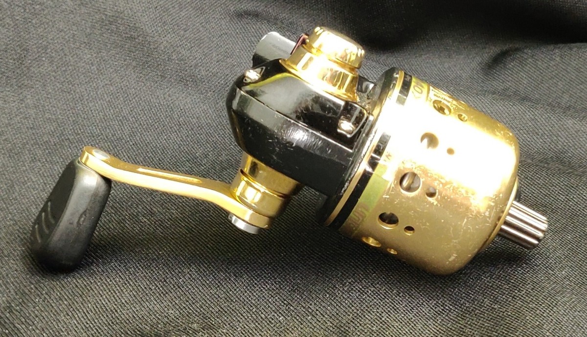 Daiwa UNDERSPIN 40XD リール Amazon.com : Daiwa US40XD-CP Underspin US XDSpincast Reel